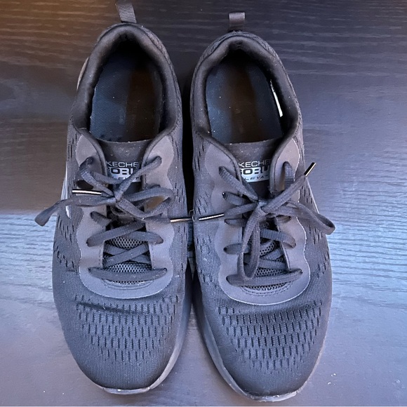 Skechers Go Run Black Tennis Shoes Size 9 Platform Goga Mat Insole - Picture 2 of 8